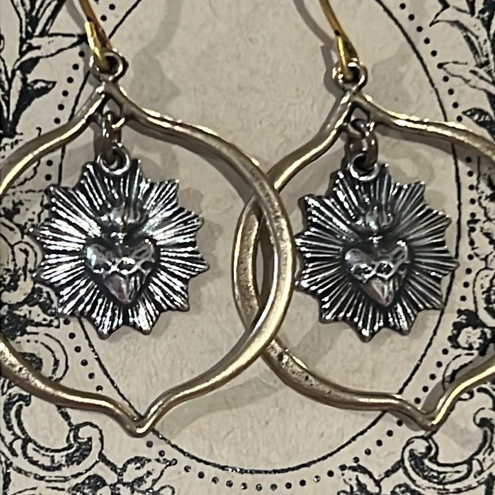 Tara Gasparian Jewelry Sacre Couet small earrings - Picture 3 of 7